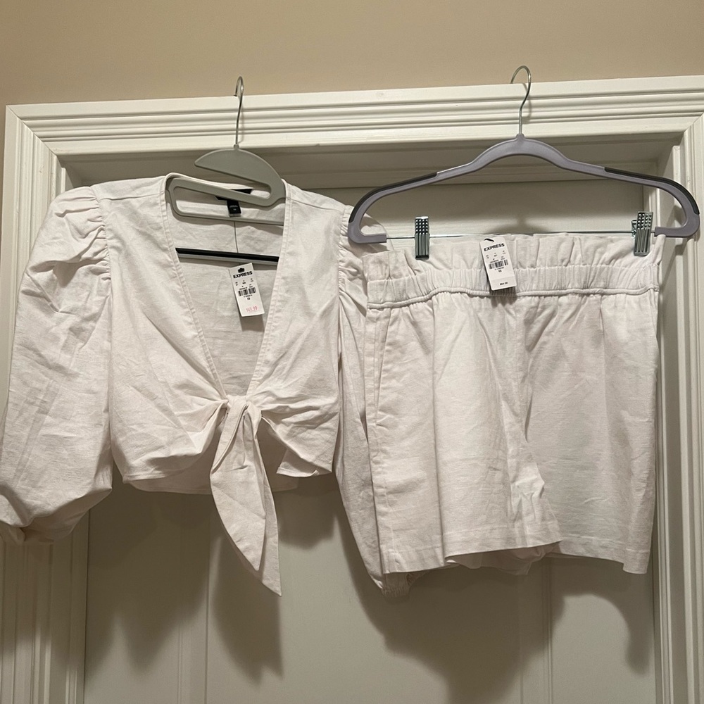 White linen summer set- tie front top and pull on elastic shorts